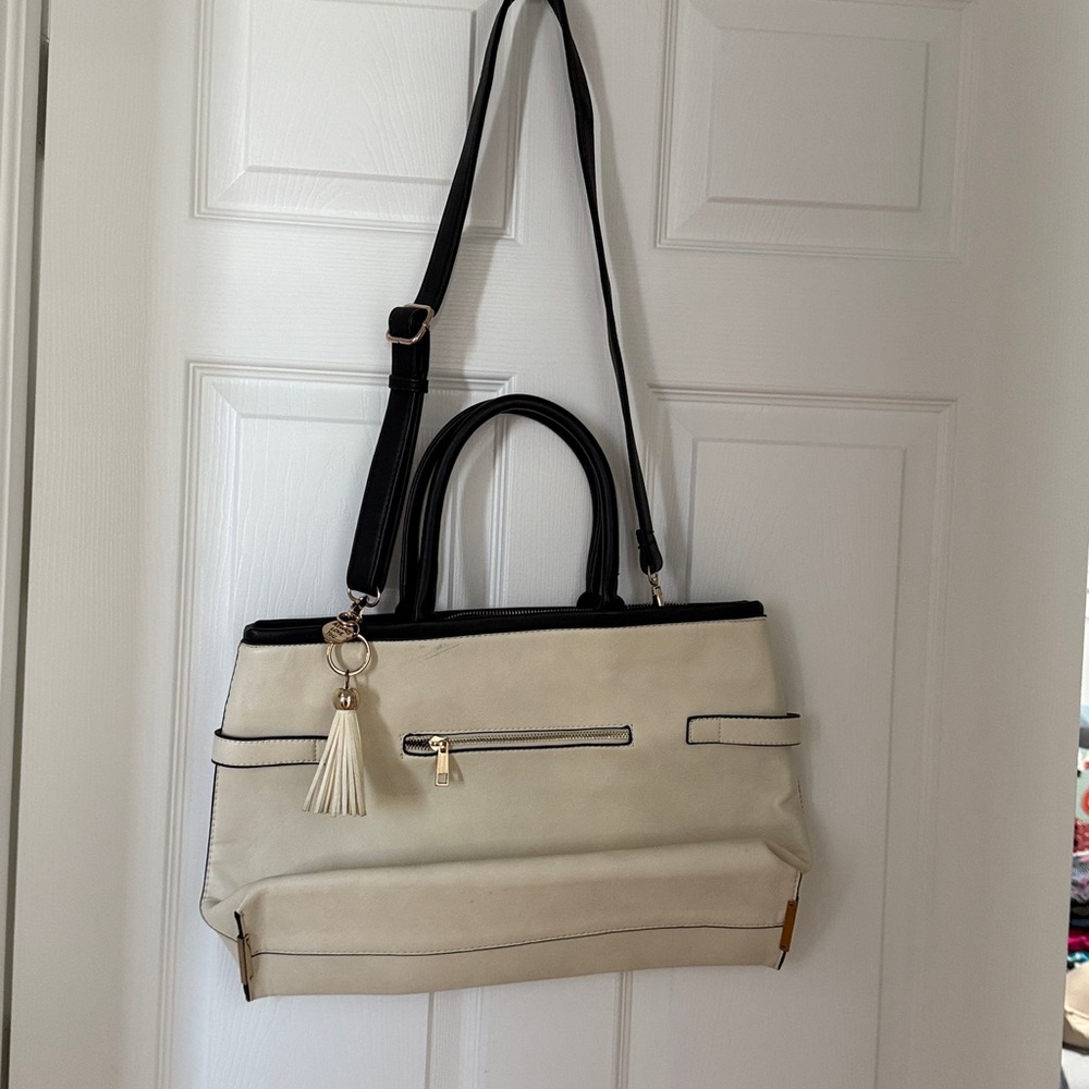 Myztique crème large handbag.